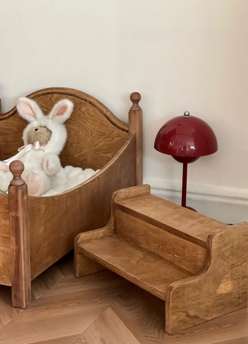 Retro Wooden Pet Bed Overview 6